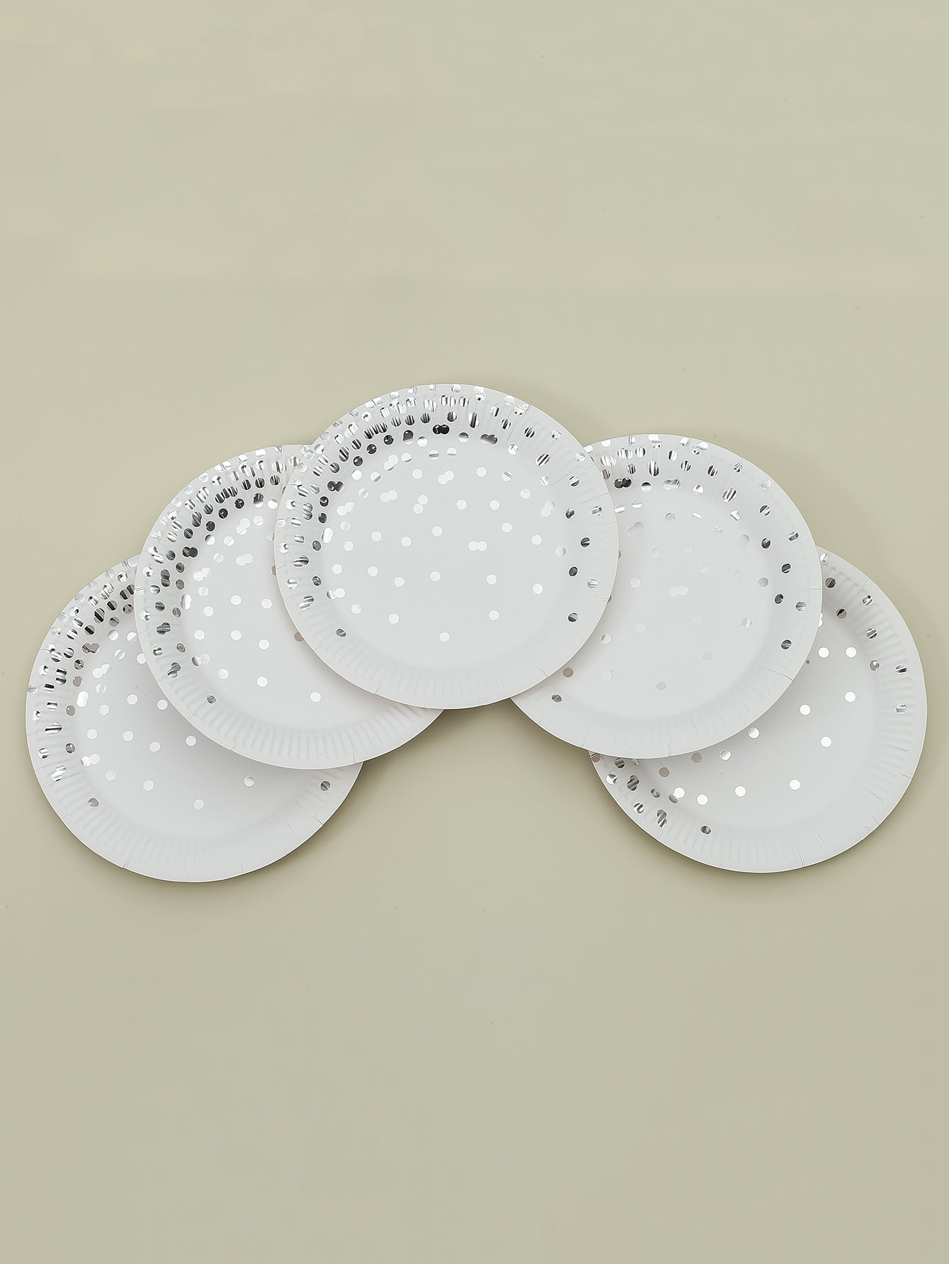 10 pieces of light gray and silver party supplies, silver paper dessert plates